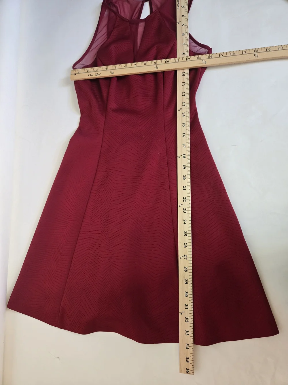 GUESS Burgundy Crinkled Flare Textured Mesh Dress Keyhole Back. Womens Size O